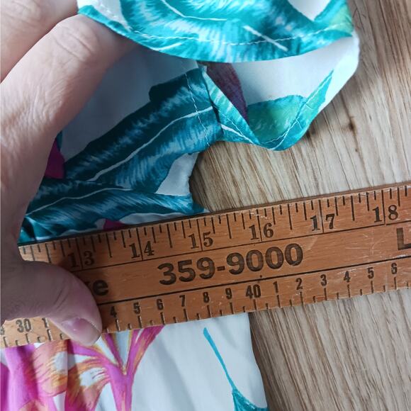 MINKPINK Tropical Floral Print Off the Shoulder Beachy Top Size Medium - Picture 4 of 5